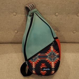 Kavu Paxton Sling Bag in Mojave Print